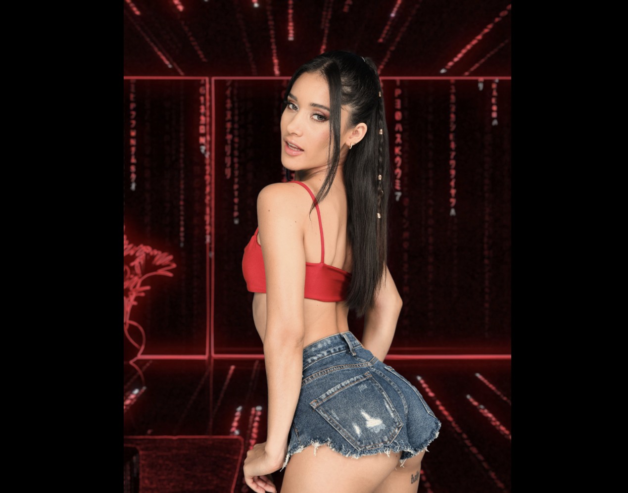 Carolina Guerrero in skimpy denim shorts